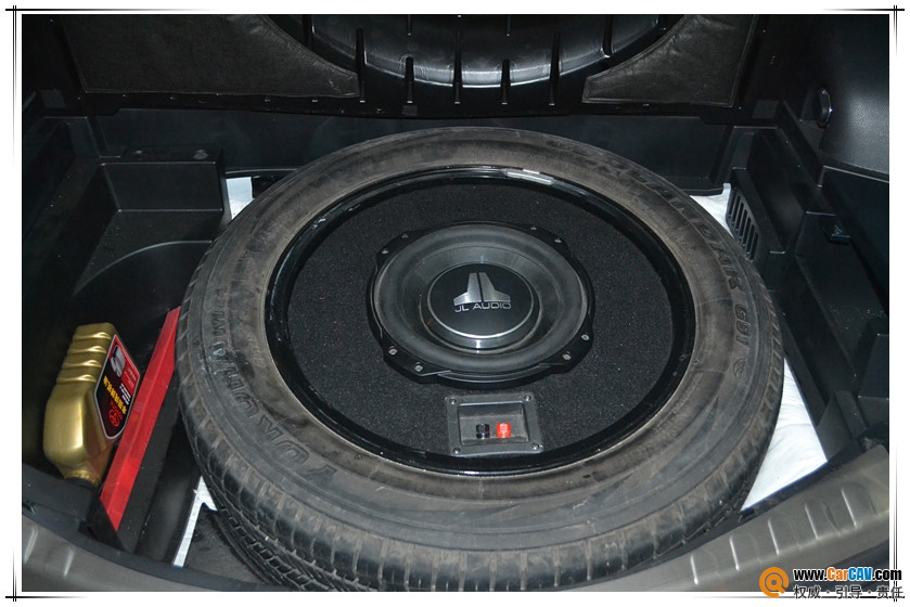 豐田RAV4后備箱JL低音倒模升級 倒模節省空間